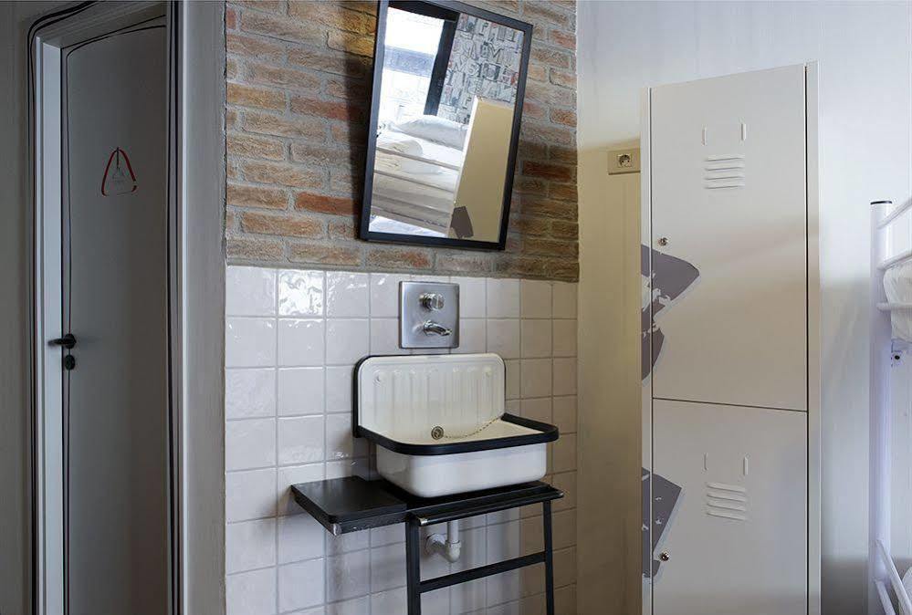 Room00 Ventura Hostel Madrid Eksteriør bilde